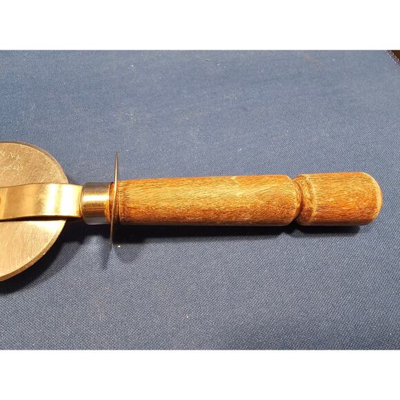 Vintage Bonny Stainless Steel 2-1/4" Pizza Cutter/Wheel w/Wood Handle - 7" long - Picture 4 of 8